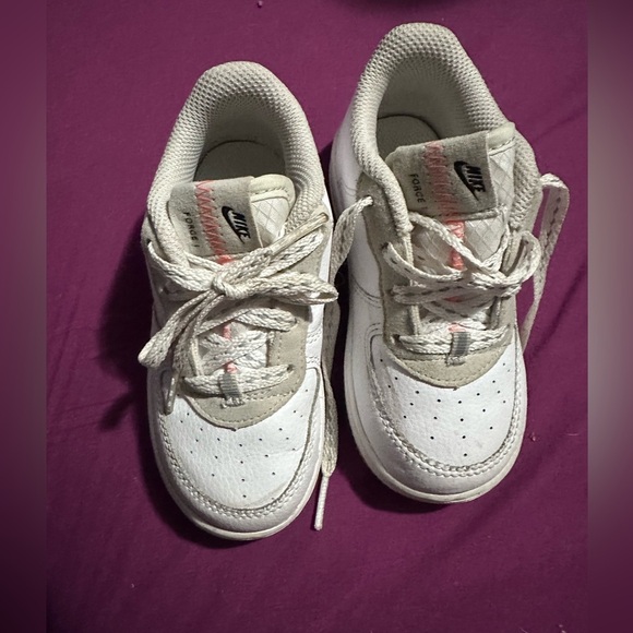 Nike White and Red Force Kids Athletic Shoes - Picture 2 of 8